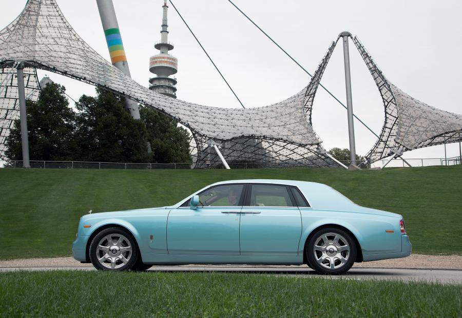  Rolls-Royce Phantom 102EX Concept 2011 года  (фото 15 из 23)